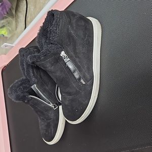 Madden Girl Piper Women's Size 7.5 Black Hidden Wedge Faux Fur Trim Sneakers